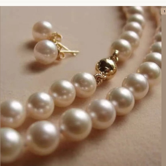 Jewelry - White Akoya shell pearl necklace earrings set